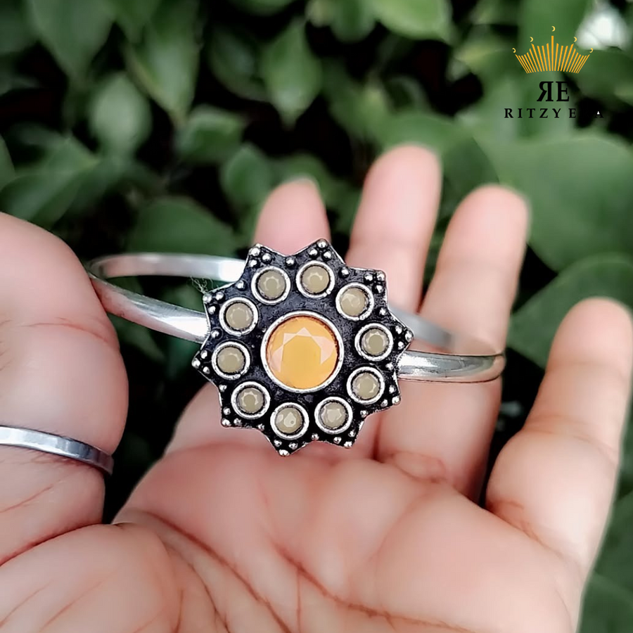 Boho Brass Bracelet – Mustard Glow