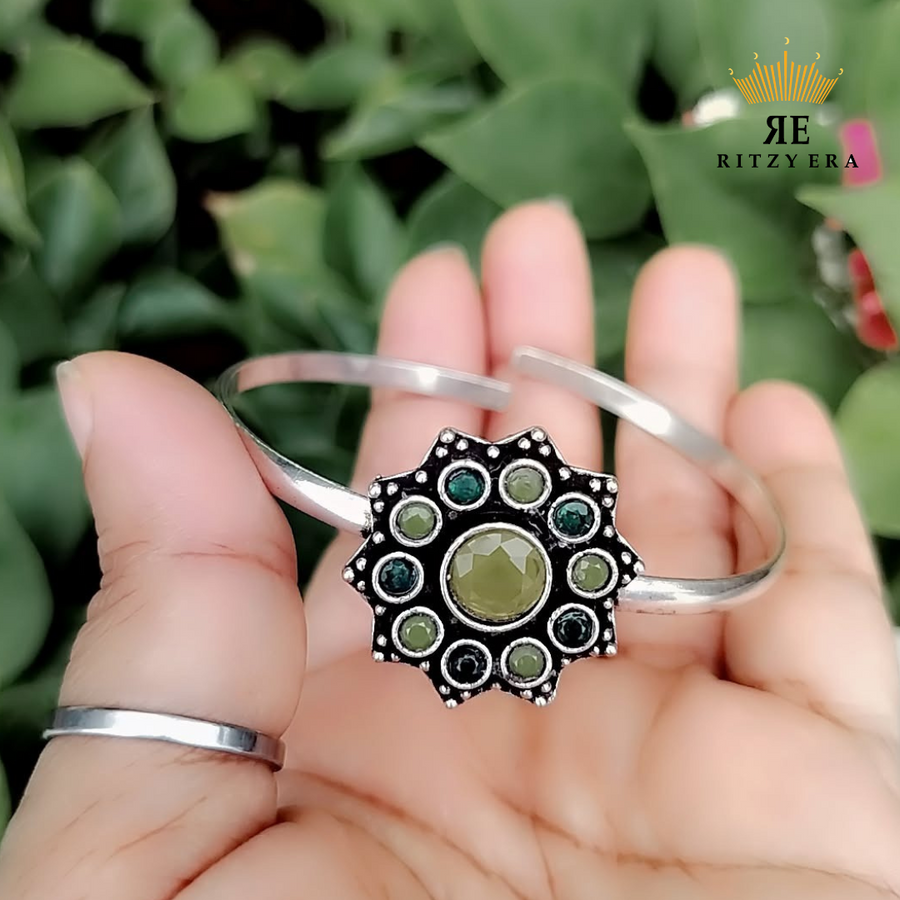 Boho Brass Bracelet – Olive Charm