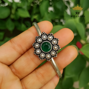 Boho Brass Bracelet – Emerald Pearl Bloom